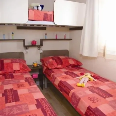 مكان تخييم Village & La Foce 3*