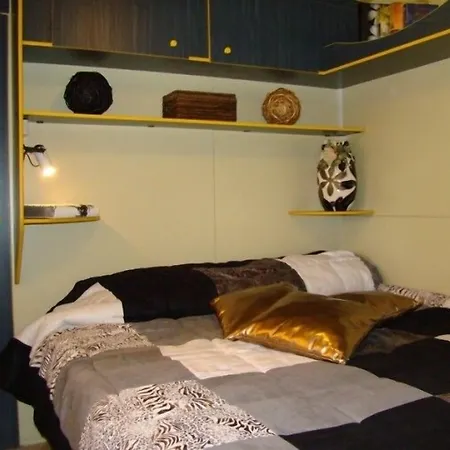 مكان تخييم Village & La Foce 3*
