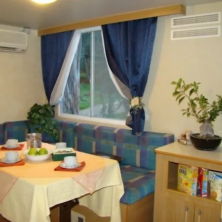 مكان تخييم Village & La Foce 3*